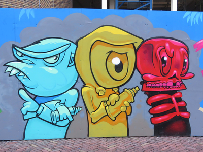 838831 Detail van de grote graffiticollage op de bouwschutting aan de achterzijde van het voormalige Hoofdpostkantoor ...